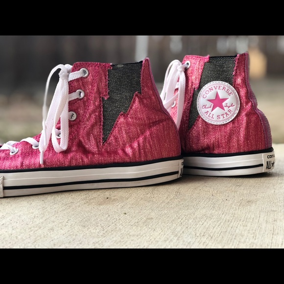 converse with lightning bolt